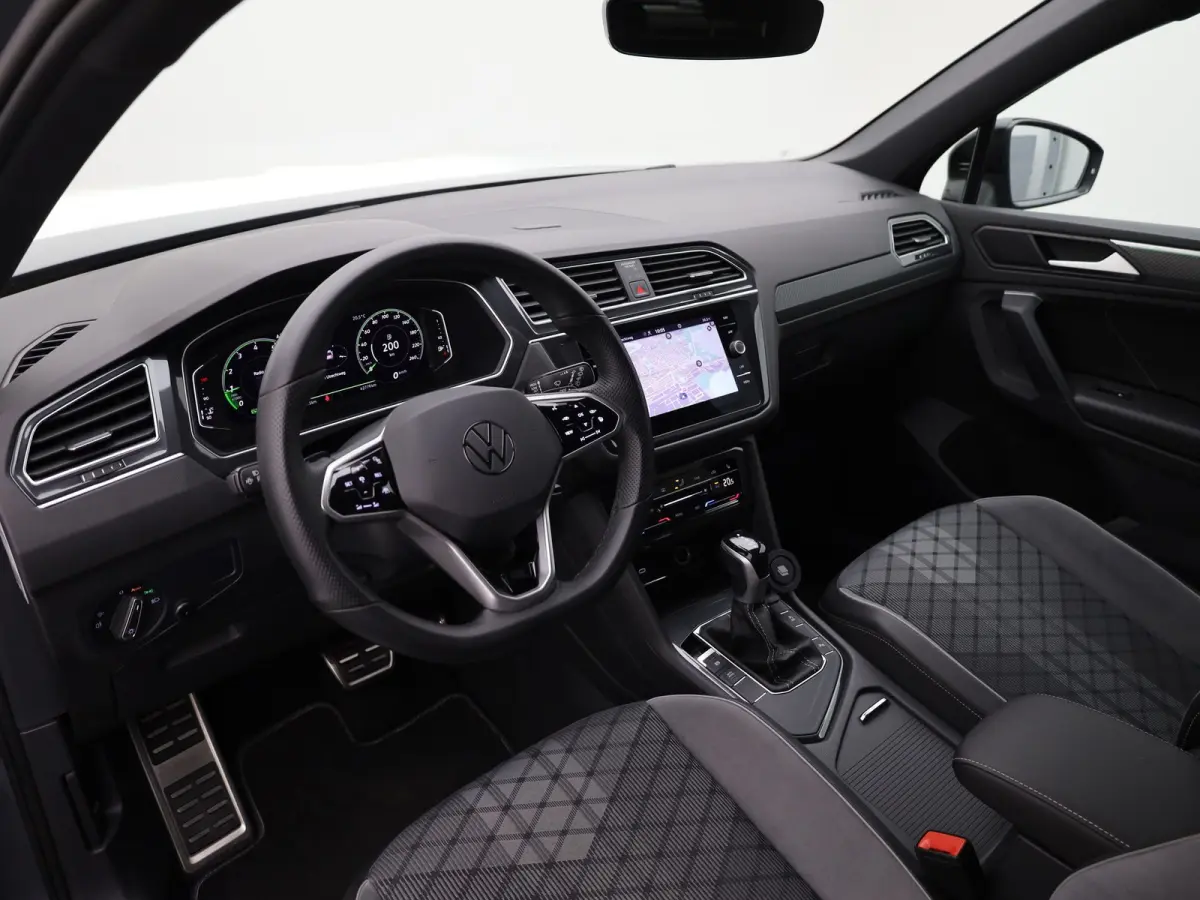 1.5 TSI R-Line Business+ | Trekhaak wegkl. | 20" | Elk. A-klep | IQ Light | Camera | Prijs Rijklaar!!