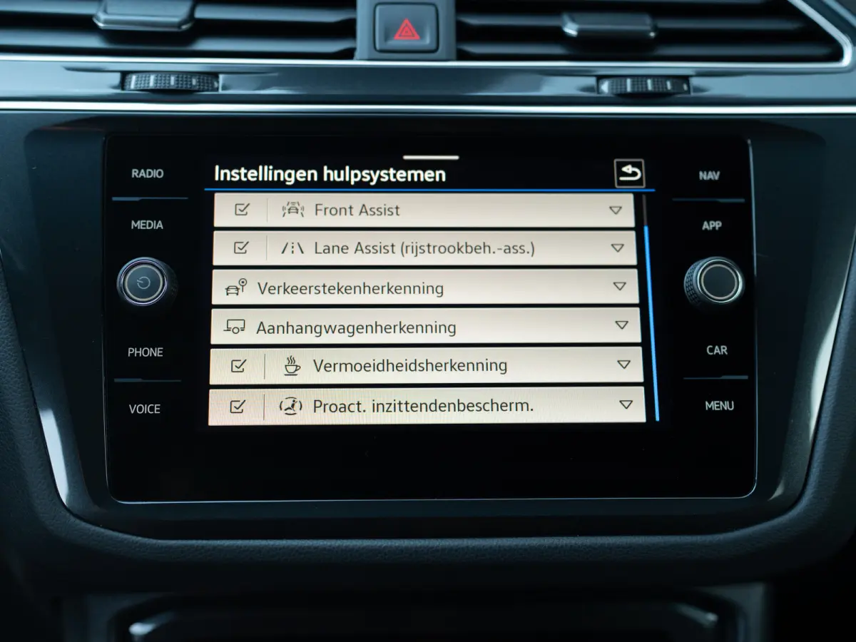 1.5 TSI R-Line Business+ | Trekhaak wegkl. | 20" | Elk. A-klep | IQ Light | Camera | Prijs Rijklaar!!