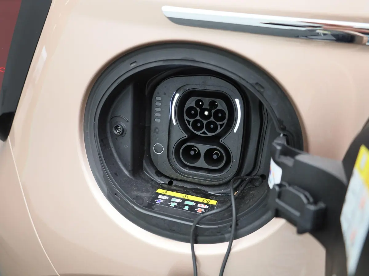 42 kWh La Prima | ACHTERUITRIJCAMERA | APPLE CARPLAY - ANDROID AUTO | LEDER | STOELVERWARMING | CLIMATE CONTROL | ADAPTIVE CRUISE CONTROL |