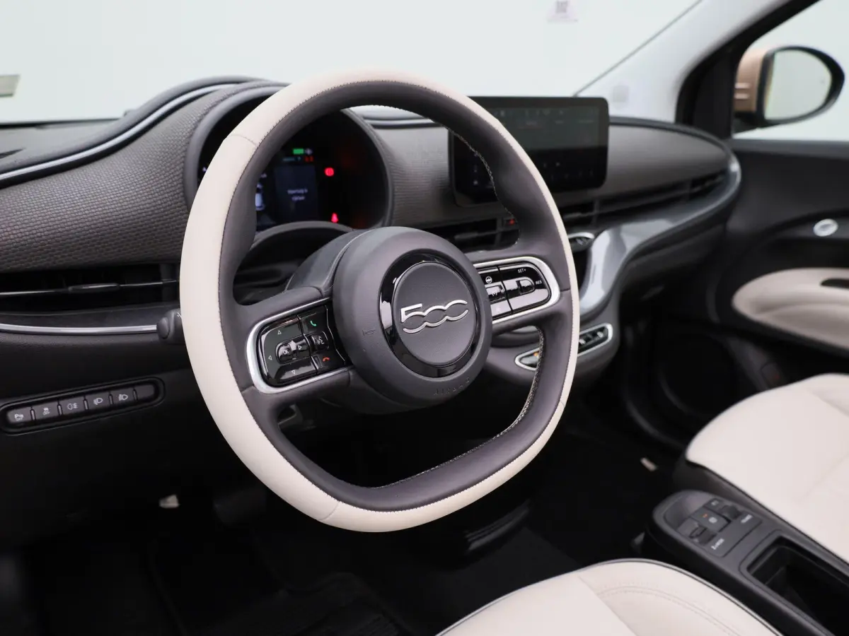 42 kWh La Prima | ACHTERUITRIJCAMERA | APPLE CARPLAY - ANDROID AUTO | LEDER | STOELVERWARMING | CLIMATE CONTROL | ADAPTIVE CRUISE CONTROL |