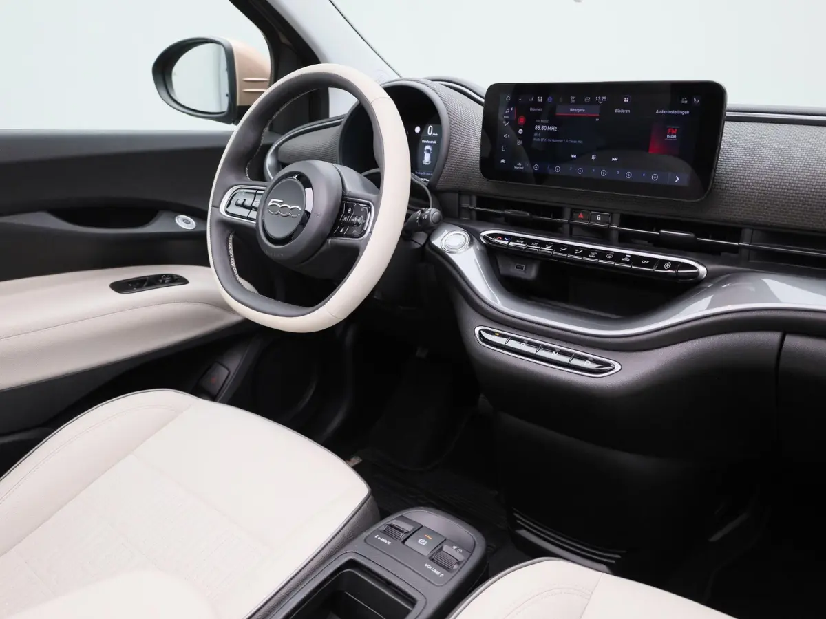 42 kWh La Prima | ACHTERUITRIJCAMERA | APPLE CARPLAY - ANDROID AUTO | LEDER | STOELVERWARMING | CLIMATE CONTROL | ADAPTIVE CRUISE CONTROL |