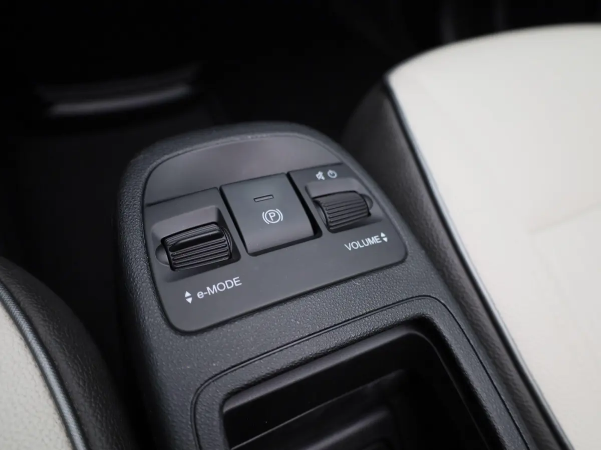 42 kWh La Prima | ACHTERUITRIJCAMERA | APPLE CARPLAY - ANDROID AUTO | LEDER | STOELVERWARMING | CLIMATE CONTROL | ADAPTIVE CRUISE CONTROL |