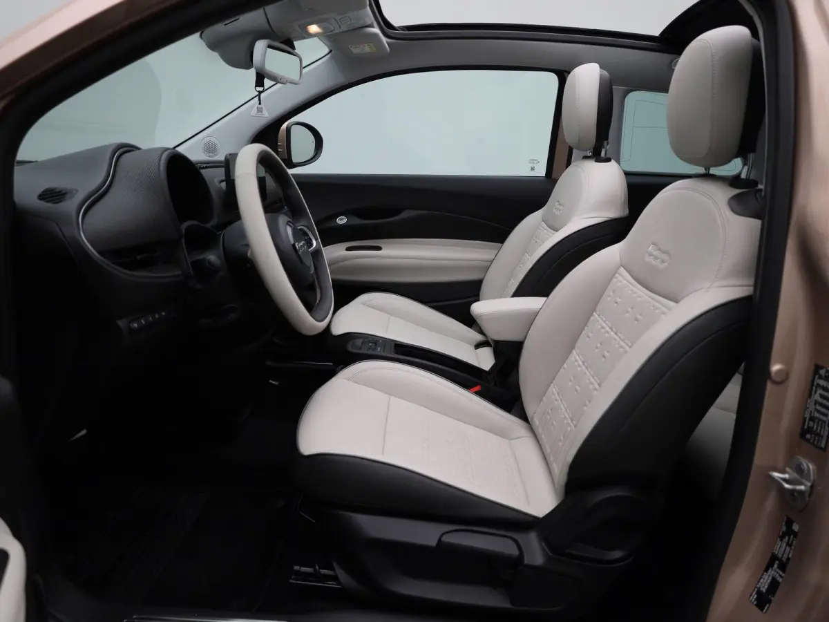 42 kWh La Prima | ACHTERUITRIJCAMERA | APPLE CARPLAY - ANDROID AUTO | LEDER | STOELVERWARMING | CLIMATE CONTROL | ADAPTIVE CRUISE CONTROL |