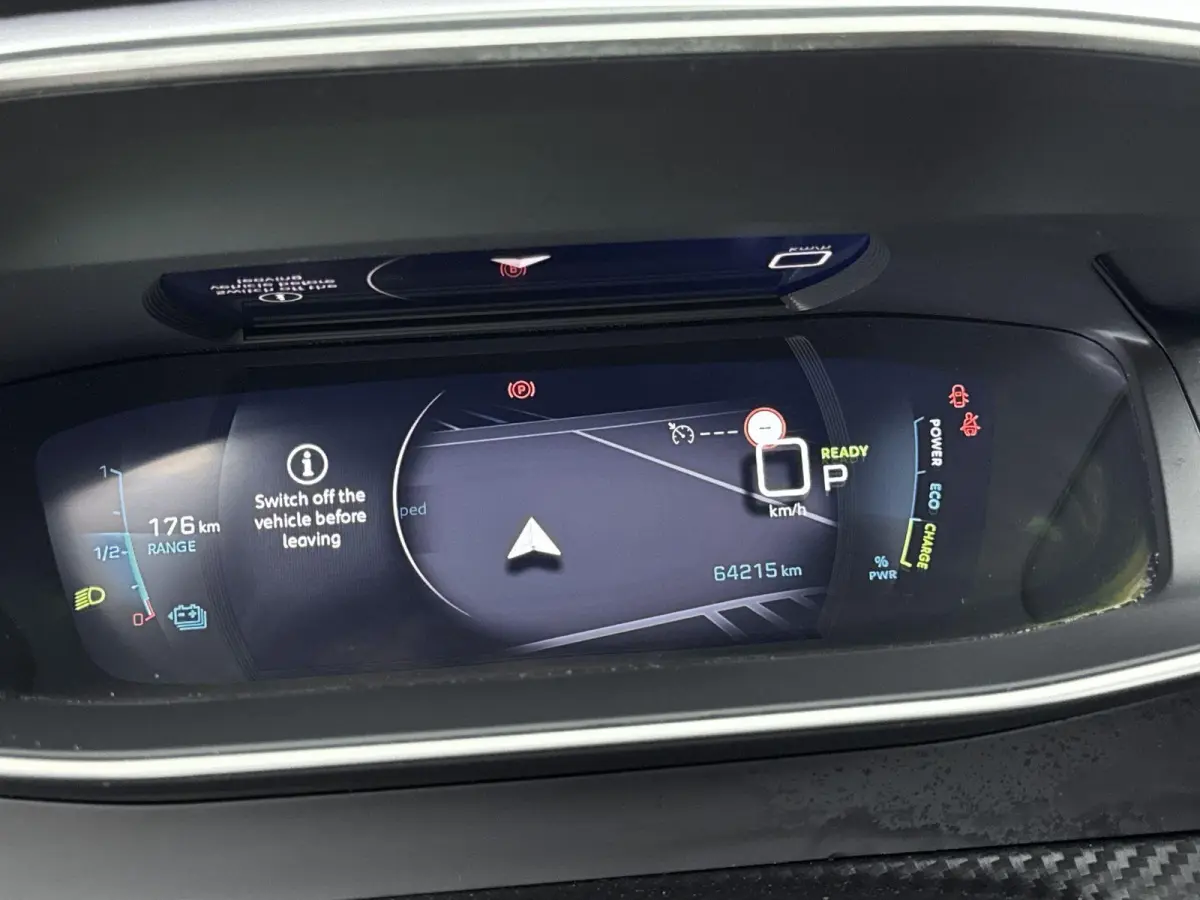 136 pk 50 kWH EV Allure Pack | ACCU 93% | Navigatie | Camera | Carplay | Achter Ramen Getint |