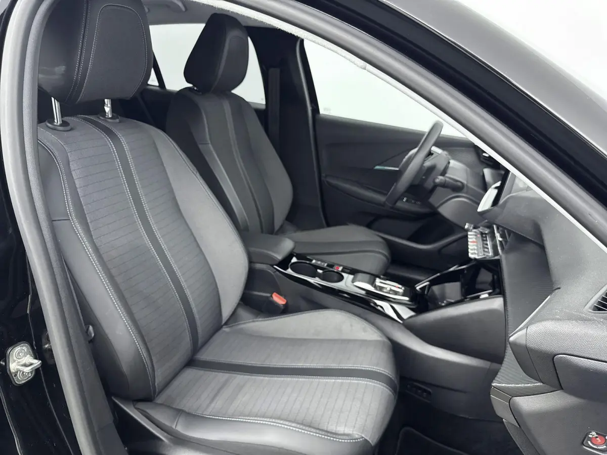 136 pk 50 kWH EV Allure Pack | ACCU 93% | Navigatie | Camera | Carplay | Achter Ramen Getint |