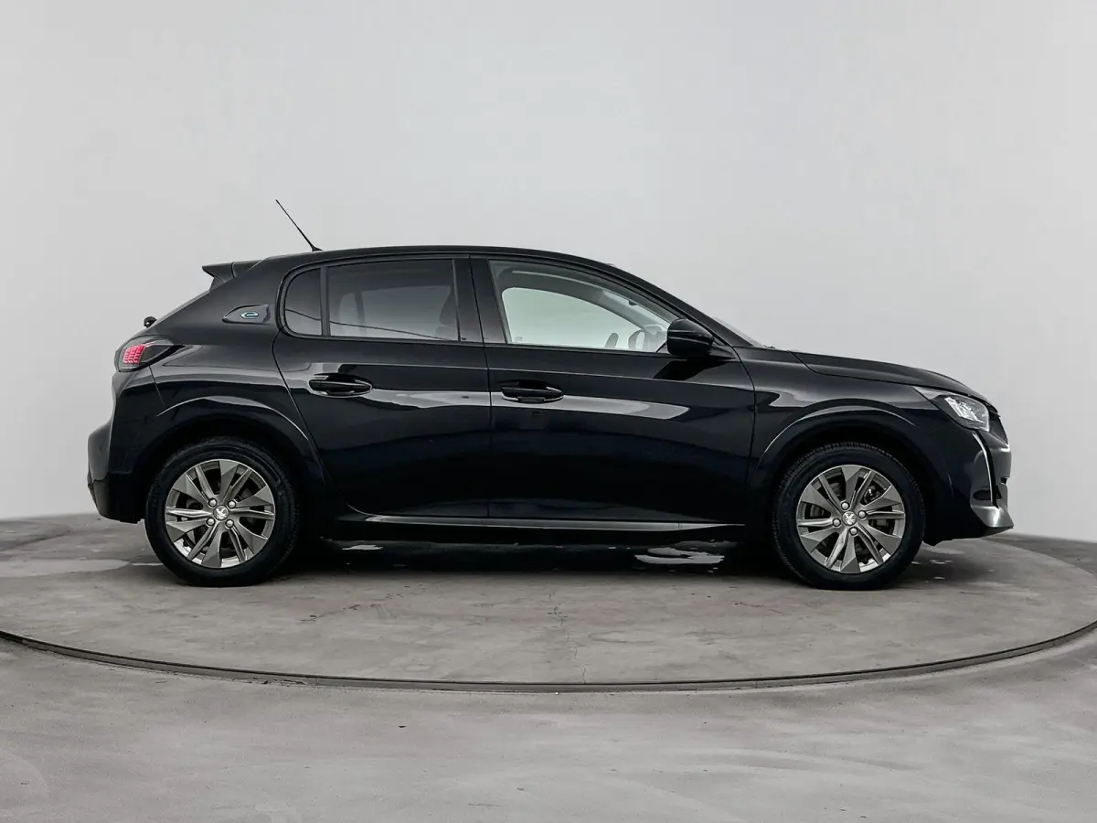 136 pk 50 kWH EV Allure Pack | ACCU 93% | Navigatie | Camera | Carplay | Achter Ramen Getint |
