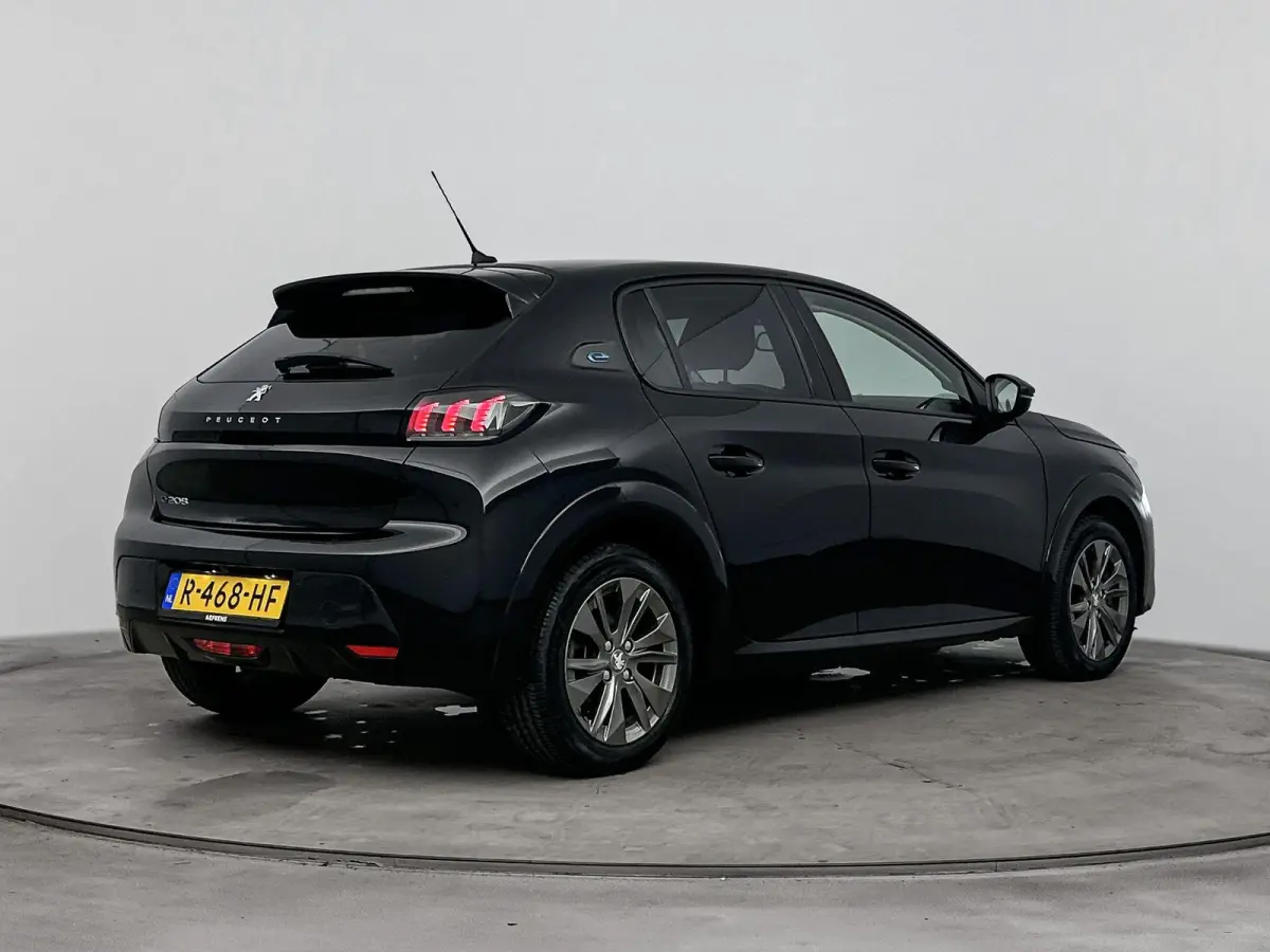 136 pk 50 kWH EV Allure Pack | ACCU 93% | Navigatie | Camera | Carplay | Achter Ramen Getint |