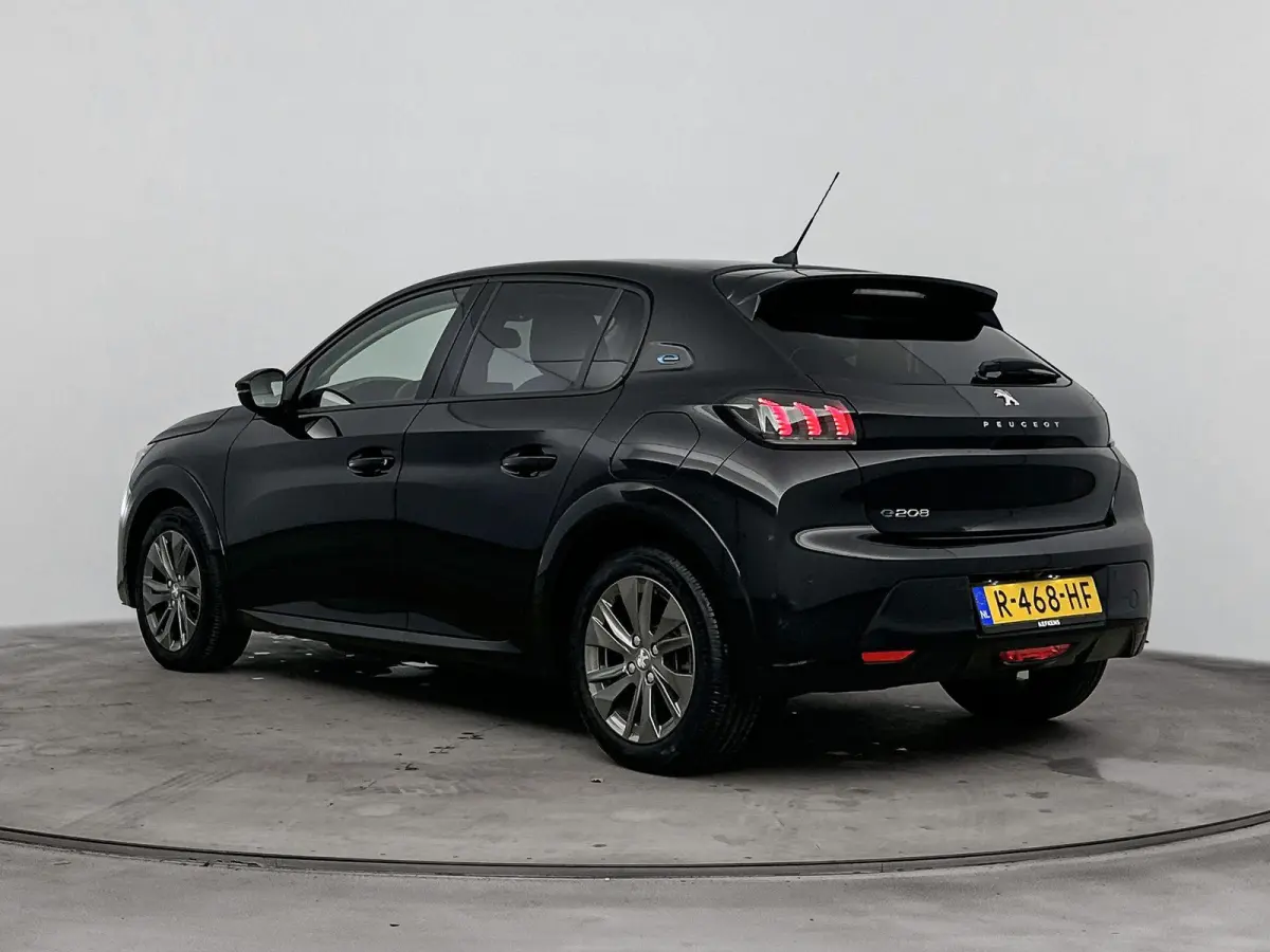 136 pk 50 kWH EV Allure Pack | ACCU 93% | Navigatie | Camera | Carplay | Achter Ramen Getint |