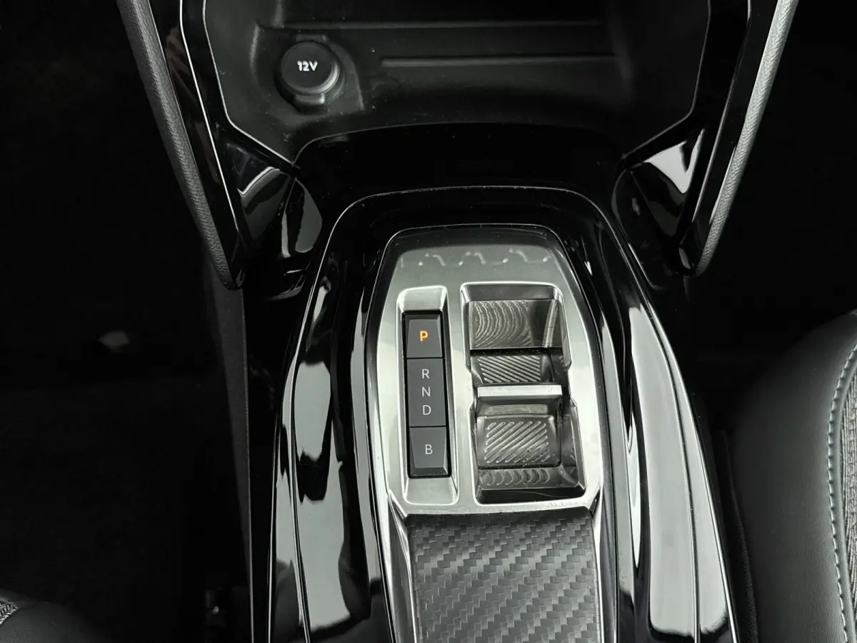 136 pk 50 kWH EV Allure Pack | ACCU 93% | Navigatie | Camera | Carplay | Achter Ramen Getint |