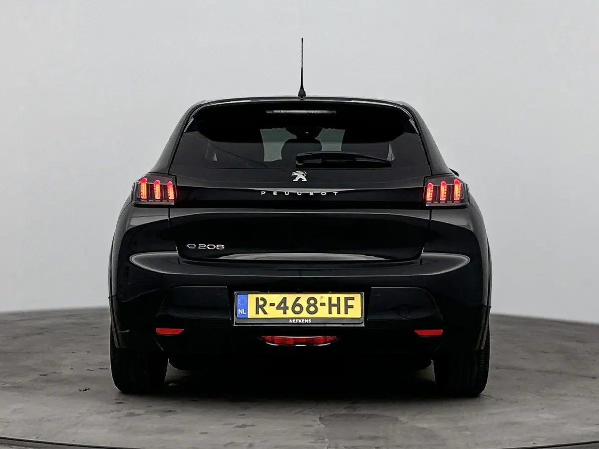 136 pk 50 kWH EV Allure Pack | ACCU 93% | Navigatie | Camera | Carplay | Achter Ramen Getint |