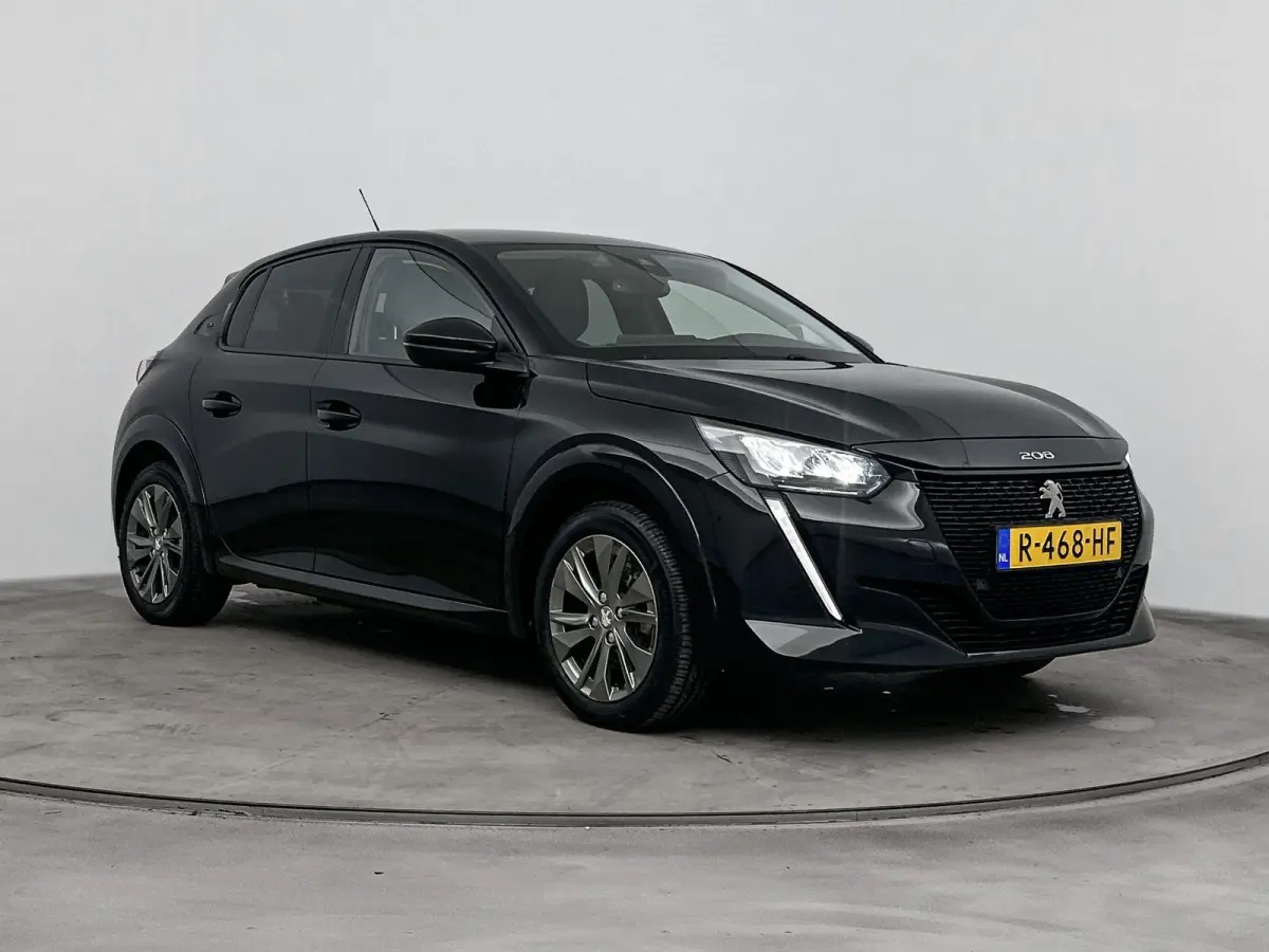 136 pk 50 kWH EV Allure Pack | ACCU 93% | Navigatie | Camera | Carplay | Achter Ramen Getint |