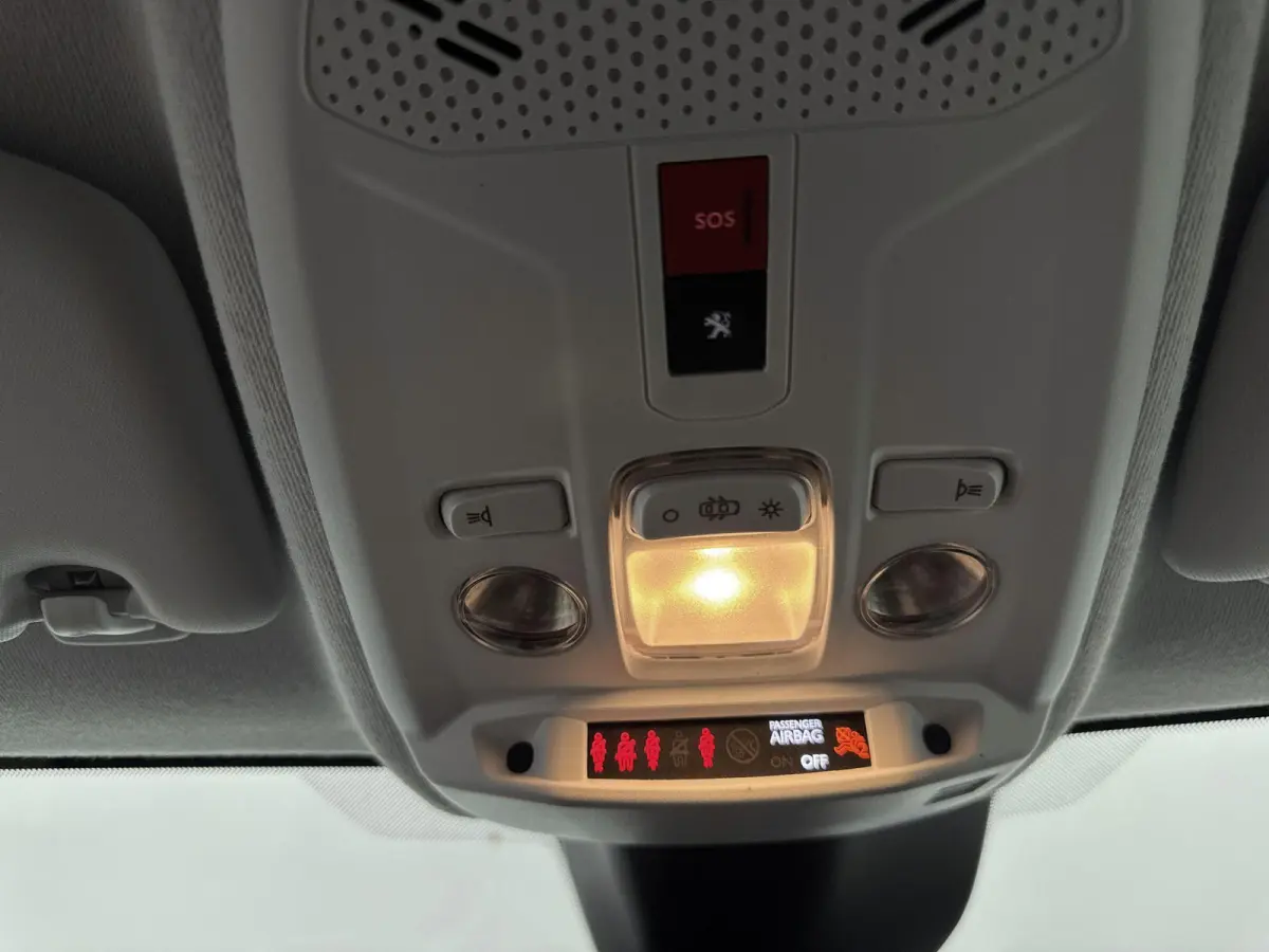 136 pk 50 kWH EV Allure Pack | ACCU 93% | Navigatie | Camera | Carplay | Achter Ramen Getint |