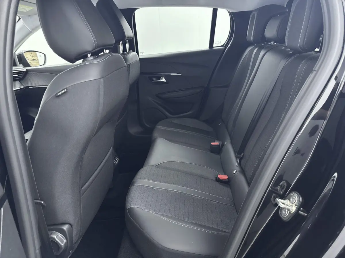 136 pk 50 kWH EV Allure Pack | ACCU 93% | Navigatie | Camera | Carplay | Achter Ramen Getint |