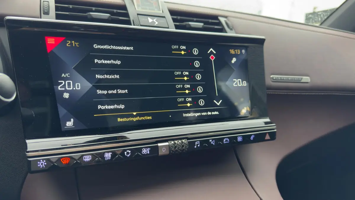 1.6 La Premiere | Focal premium audio | Trekhaak | 225 pk | Pannorama dak | Apple Carplay/ Android Auto |