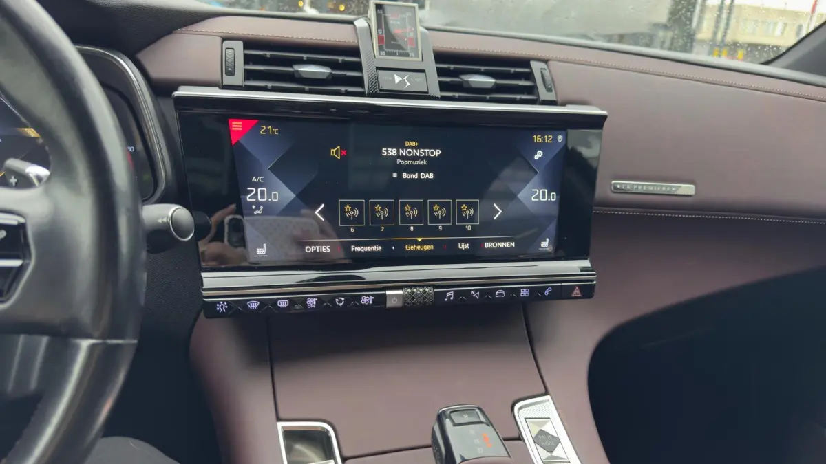 1.6 La Premiere | Focal premium audio | Trekhaak | 225 pk | Pannorama dak | Apple Carplay/ Android Auto |