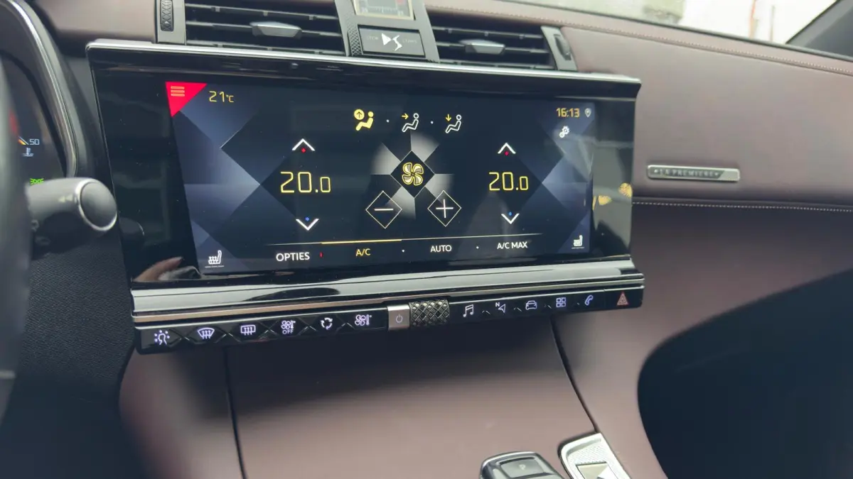 1.6 La Premiere | Focal premium audio | Trekhaak | 225 pk | Pannorama dak | Apple Carplay/ Android Auto |