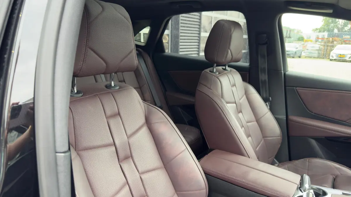 1.6 La Premiere | Focal premium audio | Trekhaak | 225 pk | Pannorama dak | Apple Carplay/ Android Auto |