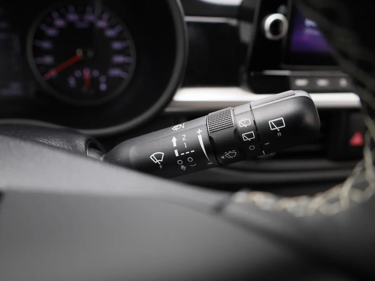 1.0 DPi DynamicPlusLine | ACHTERUITRIJCAMERA | APPLE CARPLAY - ANDROID AUTO | AIRCO | MULTIFUNCTIONEEL STUURWIEL |