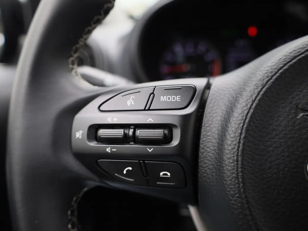 1.0 DPi DynamicPlusLine | ACHTERUITRIJCAMERA | APPLE CARPLAY - ANDROID AUTO | AIRCO | MULTIFUNCTIONEEL STUURWIEL |