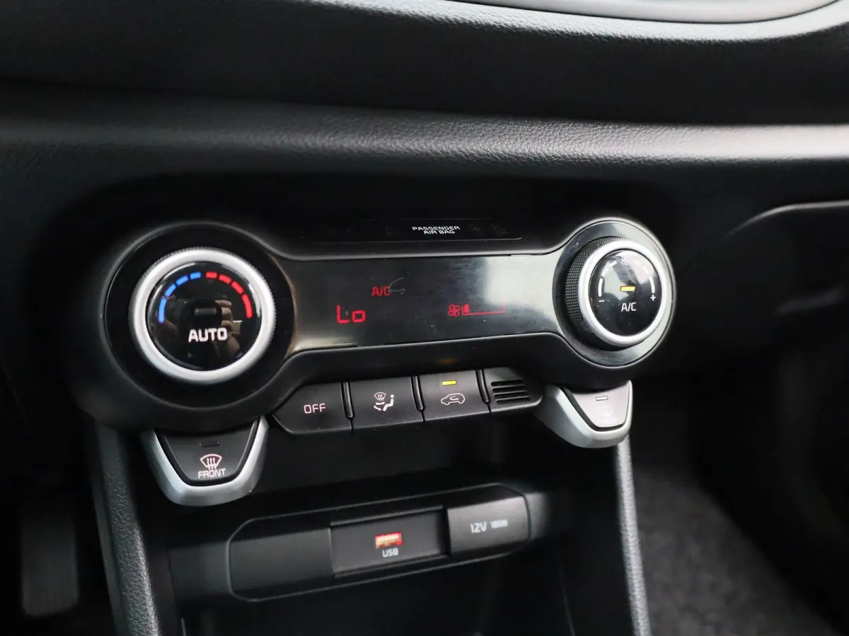 1.0 DPi DynamicPlusLine | ACHTERUITRIJCAMERA | APPLE CARPLAY - ANDROID AUTO | AIRCO | MULTIFUNCTIONEEL STUURWIEL |