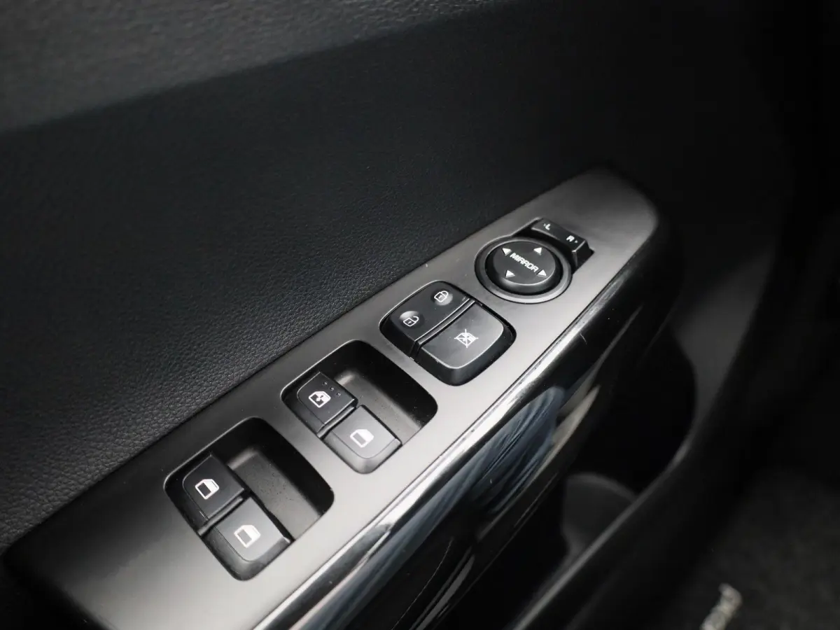 1.0 DPi DynamicPlusLine | ACHTERUITRIJCAMERA | APPLE CARPLAY - ANDROID AUTO | AIRCO | MULTIFUNCTIONEEL STUURWIEL |