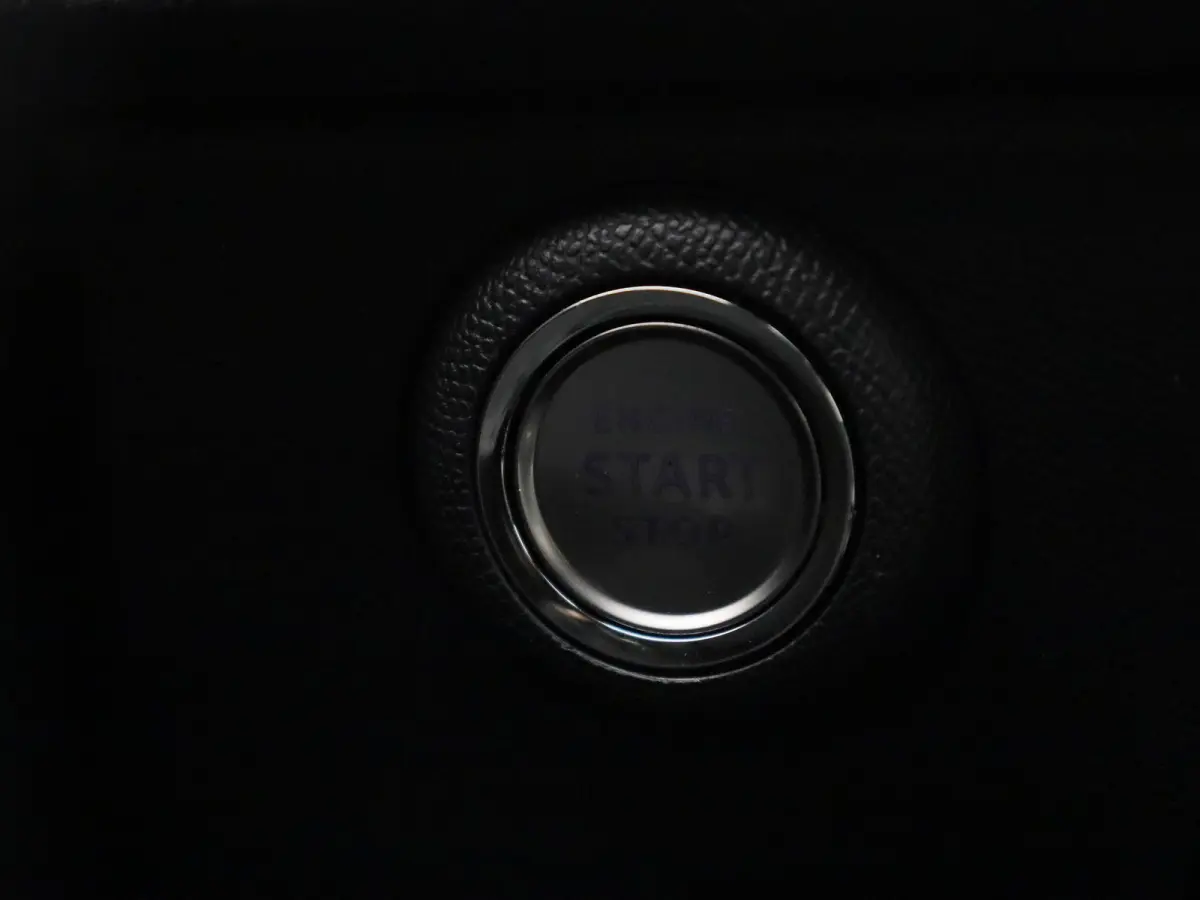 1.2 Business Elegance | WORDT VERWACHT | AUTOMAAT | ACHTERUITRIJCAMERA | APPLE CARPLAY - ANDROID AUTO | STOELVERWARMING | STUURWIELVERWARMING | CLIMATE CONTROL | ADAPTIVE CRUISE CONTROL |