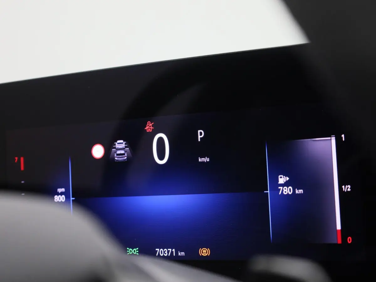 1.2 Business Elegance | WORDT VERWACHT | AUTOMAAT | ACHTERUITRIJCAMERA | APPLE CARPLAY - ANDROID AUTO | STOELVERWARMING | STUURWIELVERWARMING | CLIMATE CONTROL | ADAPTIVE CRUISE CONTROL |
