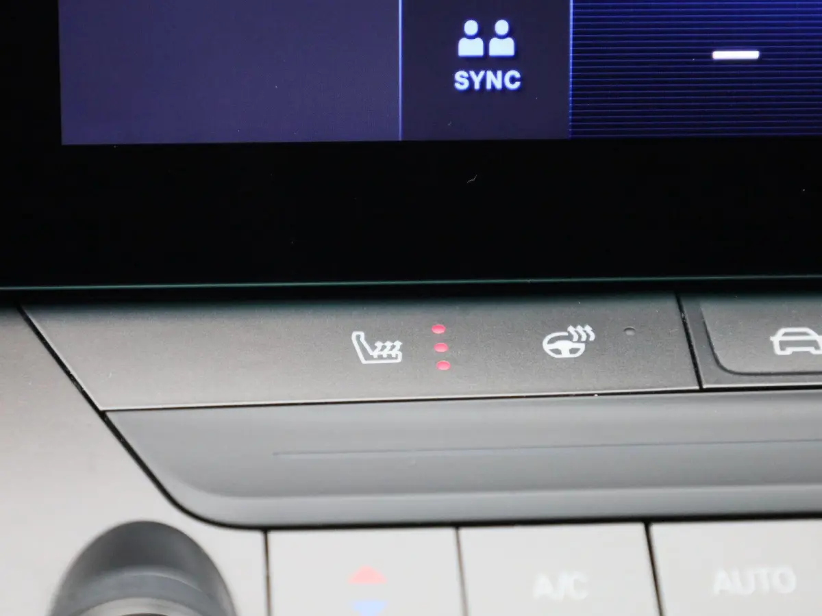 1.2 Business Elegance | WORDT VERWACHT | AUTOMAAT | ACHTERUITRIJCAMERA | APPLE CARPLAY - ANDROID AUTO | STOELVERWARMING | STUURWIELVERWARMING | CLIMATE CONTROL | ADAPTIVE CRUISE CONTROL |