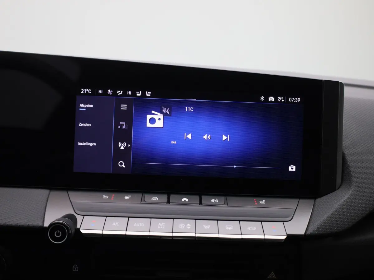 1.2 Business Elegance | WORDT VERWACHT | AUTOMAAT | ACHTERUITRIJCAMERA | APPLE CARPLAY - ANDROID AUTO | STOELVERWARMING | STUURWIELVERWARMING | CLIMATE CONTROL | ADAPTIVE CRUISE CONTROL |