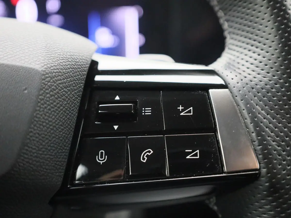 1.2 Business Elegance | WORDT VERWACHT | AUTOMAAT | ACHTERUITRIJCAMERA | APPLE CARPLAY - ANDROID AUTO | STOELVERWARMING | STUURWIELVERWARMING | CLIMATE CONTROL | ADAPTIVE CRUISE CONTROL |