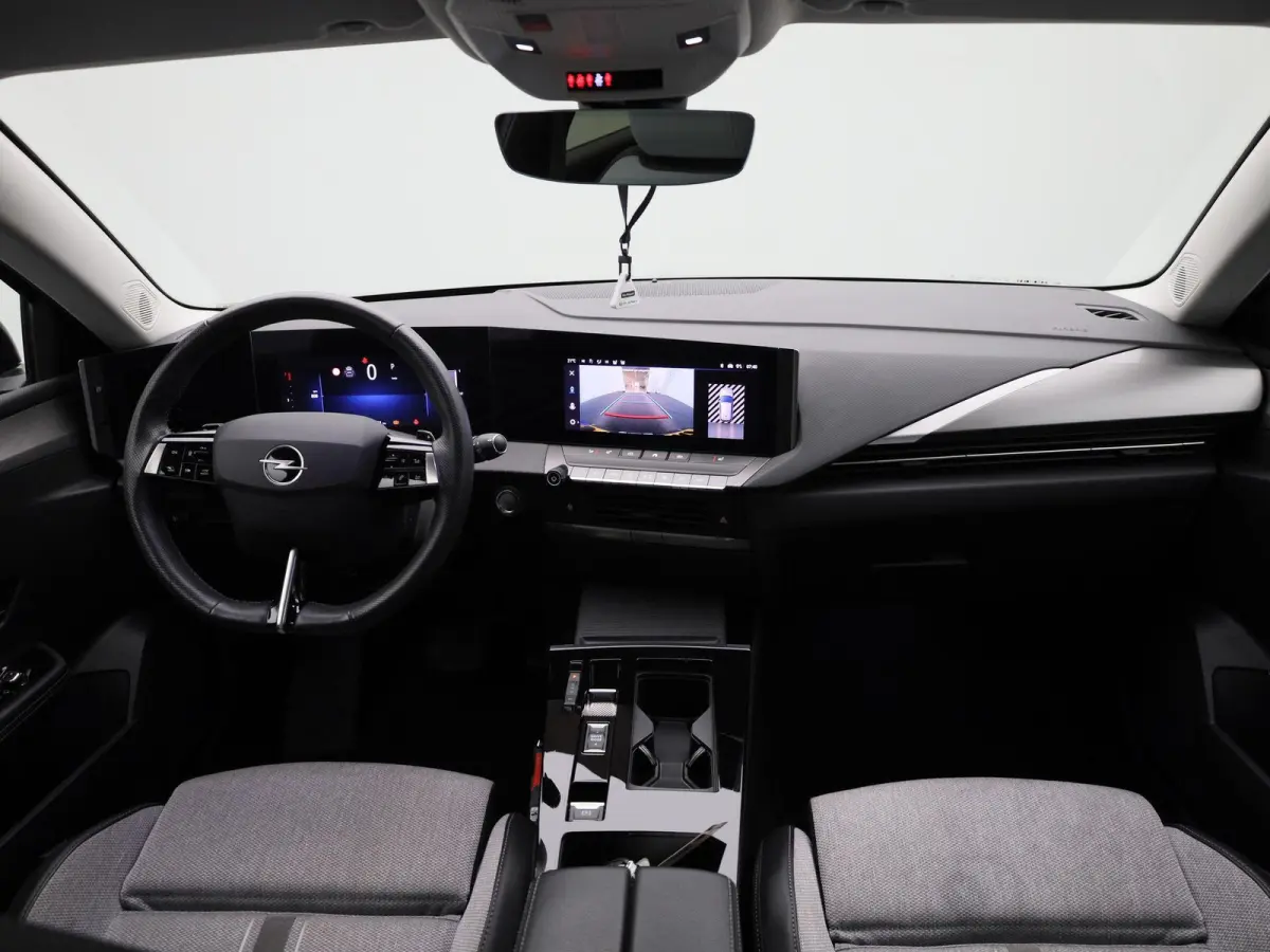 1.2 Business Elegance | WORDT VERWACHT | AUTOMAAT | ACHTERUITRIJCAMERA | APPLE CARPLAY - ANDROID AUTO | STOELVERWARMING | STUURWIELVERWARMING | CLIMATE CONTROL | ADAPTIVE CRUISE CONTROL |