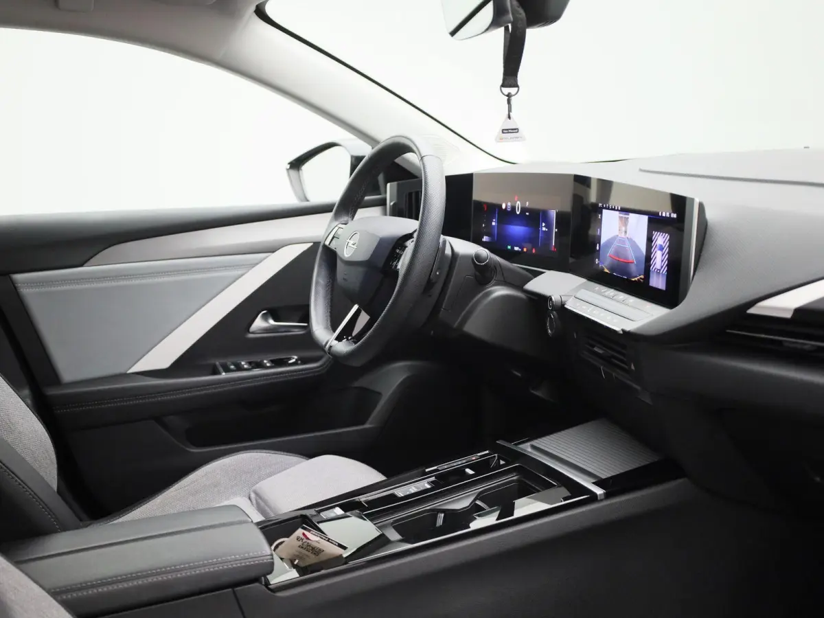 1.2 Business Elegance | WORDT VERWACHT | AUTOMAAT | ACHTERUITRIJCAMERA | APPLE CARPLAY - ANDROID AUTO | STOELVERWARMING | STUURWIELVERWARMING | CLIMATE CONTROL | ADAPTIVE CRUISE CONTROL |