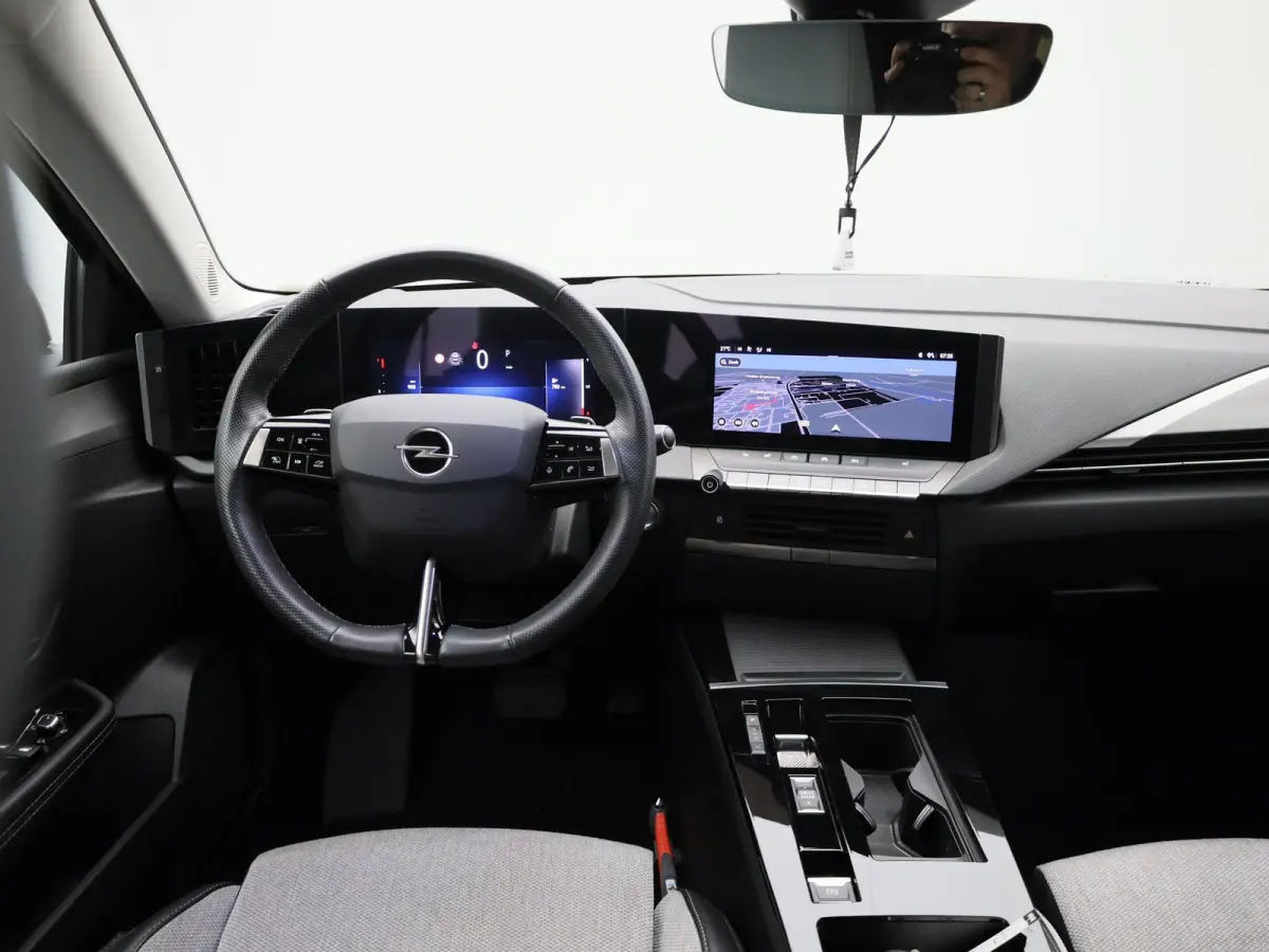 1.2 Business Elegance | WORDT VERWACHT | AUTOMAAT | ACHTERUITRIJCAMERA | APPLE CARPLAY - ANDROID AUTO | STOELVERWARMING | STUURWIELVERWARMING | CLIMATE CONTROL | ADAPTIVE CRUISE CONTROL |