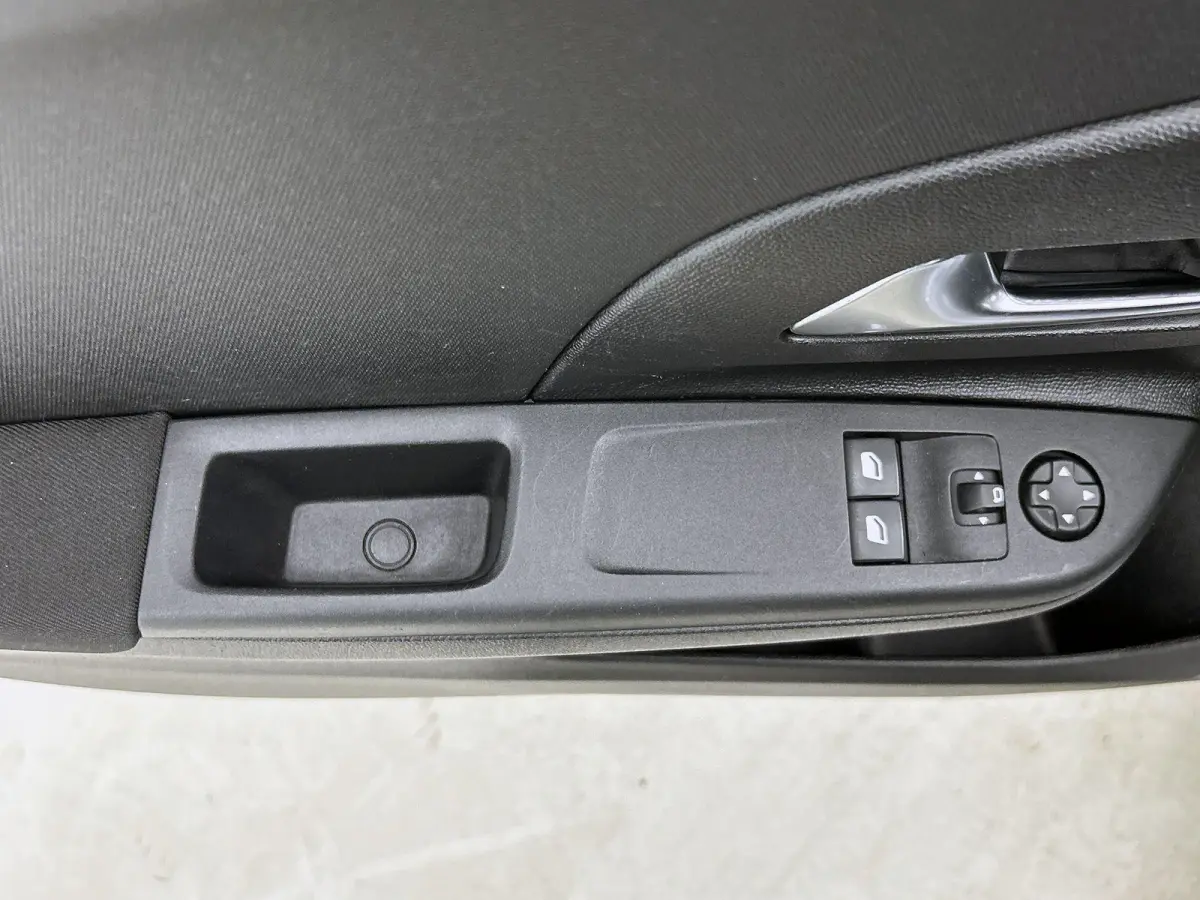 1.2 Edition | BLUETOOTH | AIRCO | LANE ASSIST | CRUISE CONTROL | MULTIFUNCTIONEEL STUURWIEL | 5-DEURS | RADIO |