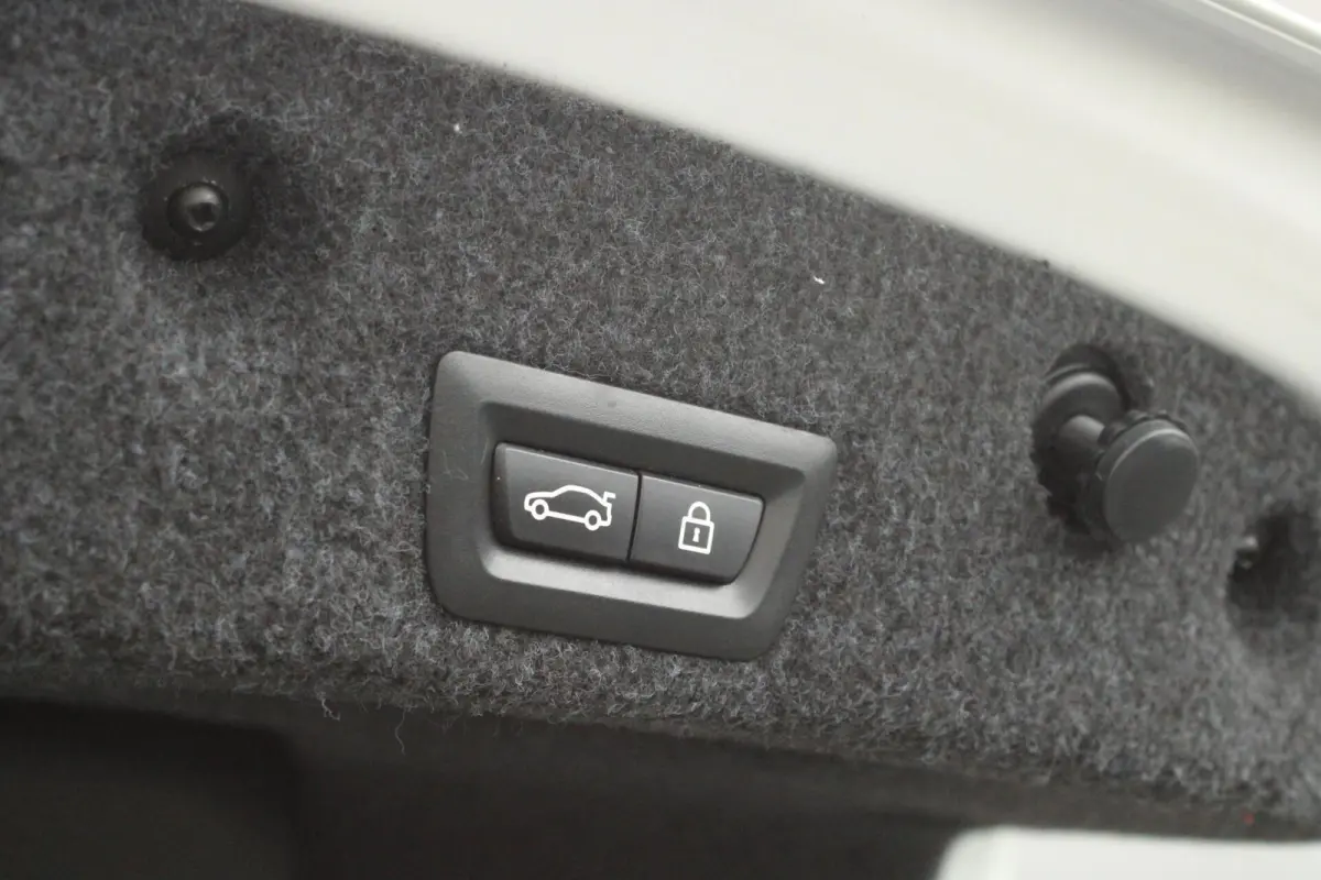 528i Softclose HUD Pano Memory Keyless Schermen achter