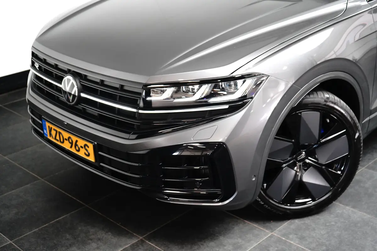3.0 TSi eHybrid 4MOTION 460 pk R-line | Trekhaak elek. uitklapbaar | Panorama-dak | 22 inch LM-Velgen | Achteruitrijcamera |