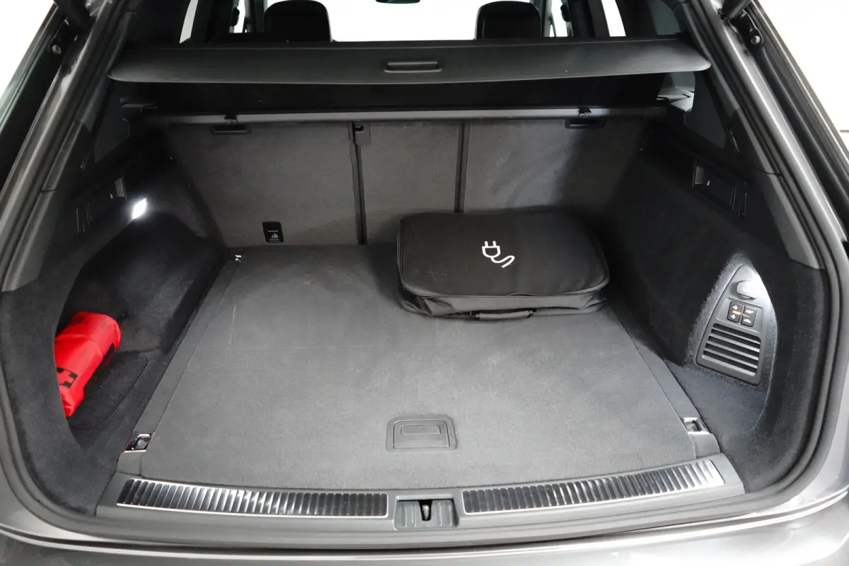 3.0 TSi eHybrid 4MOTION 460 pk R-line | Trekhaak elek. uitklapbaar | Panorama-dak | 22 inch LM-Velgen | Achteruitrijcamera |