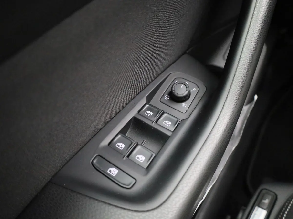 2.0 TSI Elegance Business AUTOMAAT | ACHTERUITRIJCAMERA | STOELVERWARMING | STUURWIELVERWARMING | APPLE CARPLAY - ANDROID AUTO | CLIMATE CONTROL | ADAPTIVE CRUISE CONTROL |