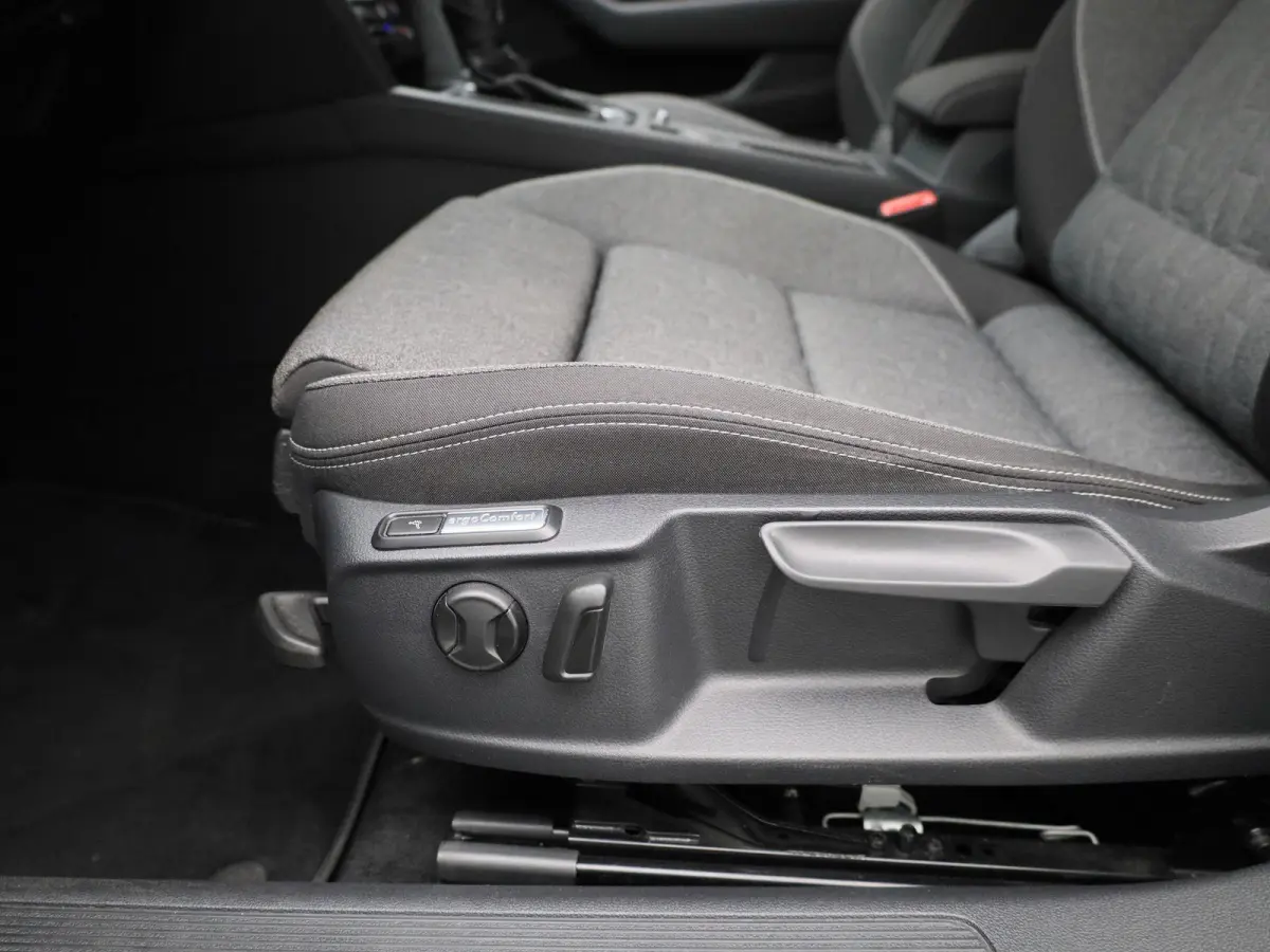 2.0 TSI Elegance Business AUTOMAAT | ACHTERUITRIJCAMERA | STOELVERWARMING | STUURWIELVERWARMING | APPLE CARPLAY - ANDROID AUTO | CLIMATE CONTROL | ADAPTIVE CRUISE CONTROL |