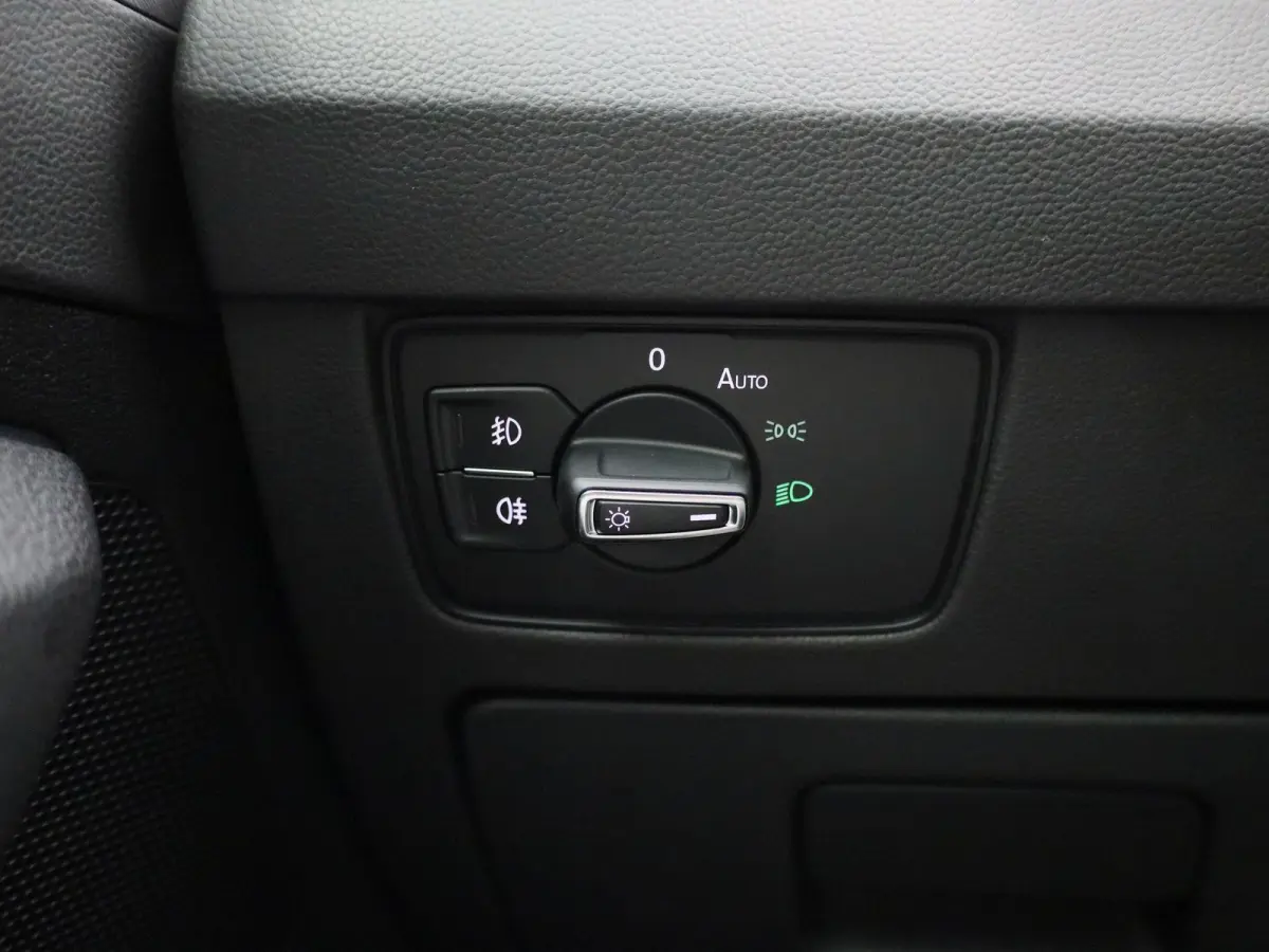 2.0 TSI Elegance Business AUTOMAAT | ACHTERUITRIJCAMERA | STOELVERWARMING | STUURWIELVERWARMING | APPLE CARPLAY - ANDROID AUTO | CLIMATE CONTROL | ADAPTIVE CRUISE CONTROL |