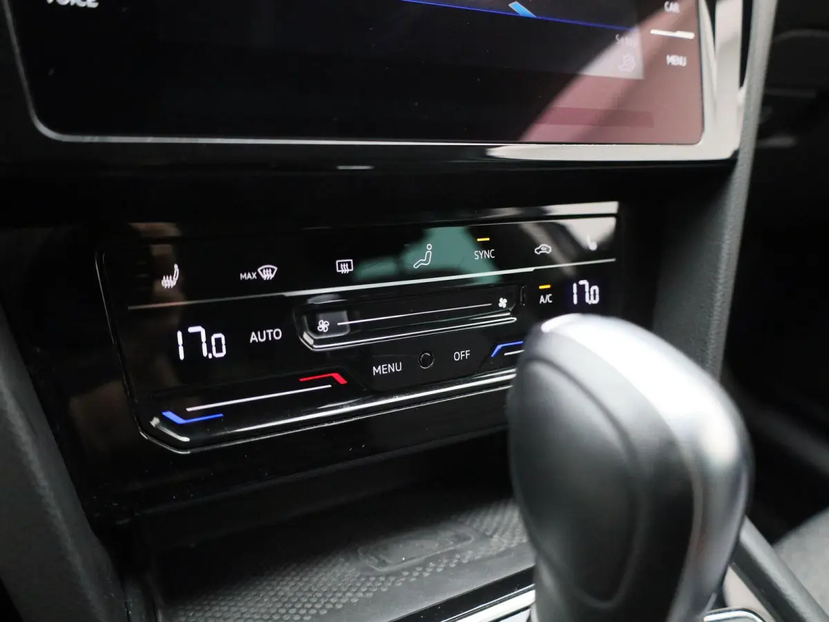 2.0 TSI Elegance Business AUTOMAAT | ACHTERUITRIJCAMERA | STOELVERWARMING | STUURWIELVERWARMING | APPLE CARPLAY - ANDROID AUTO | CLIMATE CONTROL | ADAPTIVE CRUISE CONTROL |