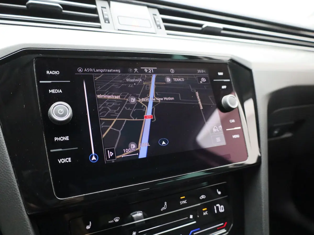 2.0 TSI Elegance Business AUTOMAAT | ACHTERUITRIJCAMERA | STOELVERWARMING | STUURWIELVERWARMING | APPLE CARPLAY - ANDROID AUTO | CLIMATE CONTROL | ADAPTIVE CRUISE CONTROL |