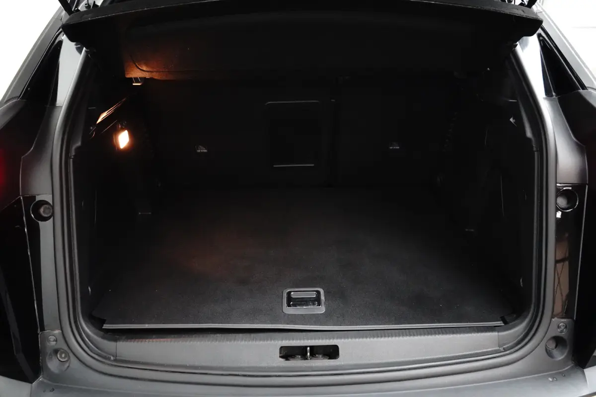 1.6 HYbrid 225 Active Pack Business Camera | Parkeersensoren | Digitaal Dashboard | 17" Lichtmetaal | Leder/Stof | Keyless | LED | Achteruitrijcamera | Apple Carplay/Android Auto|telefoonint