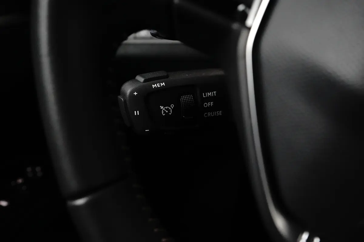 1.6 HYbrid 225 Active Pack Business Camera | Parkeersensoren | Digitaal Dashboard | 17" Lichtmetaal | Leder/Stof | Keyless | LED | Achteruitrijcamera | Apple Carplay/Android Auto|telefoonint