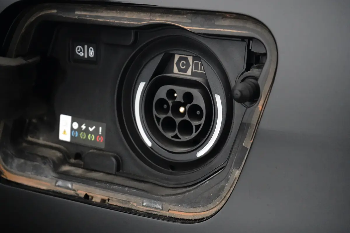 1.6 HYbrid 225 Active Pack Business Camera | Parkeersensoren | Digitaal Dashboard | 17" Lichtmetaal | Leder/Stof | Keyless | LED | Achteruitrijcamera | Apple Carplay/Android Auto|telefoonint