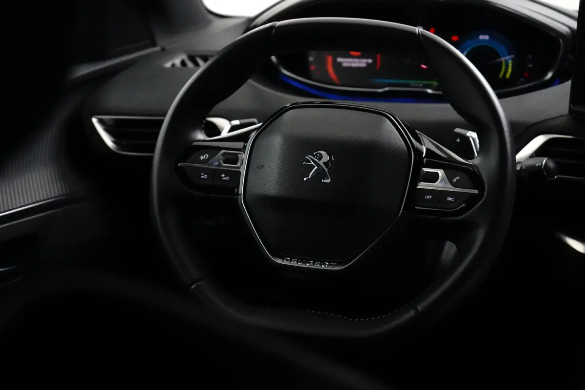 1.6 HYbrid 225 Active Pack Business Camera | Parkeersensoren | Digitaal Dashboard | 17" Lichtmetaal | Leder/Stof | Keyless | LED | Achteruitrijcamera | Apple Carplay/Android Auto|telefoonint