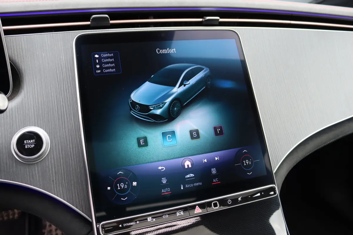 300 AMG Line 90 kWh | Luchtvering | Distronic | Panoramadak | Memory | Warmtepomp | Keyless Go | Camera | Dodehoekassistent |