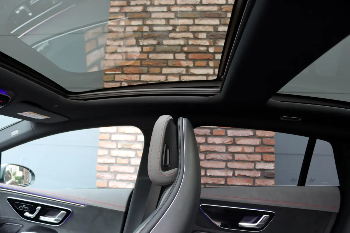 300 AMG Line 90 kWh | Luchtvering | Distronic | Panoramadak | Memory | Warmtepomp | Keyless Go | Camera | Dodehoekassistent |