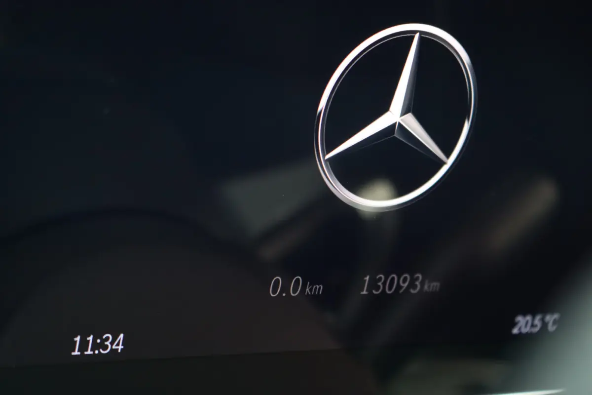 300 AMG Line 90 kWh | Luchtvering | Distronic | Panoramadak | Memory | Warmtepomp | Keyless Go | Camera | Dodehoekassistent |