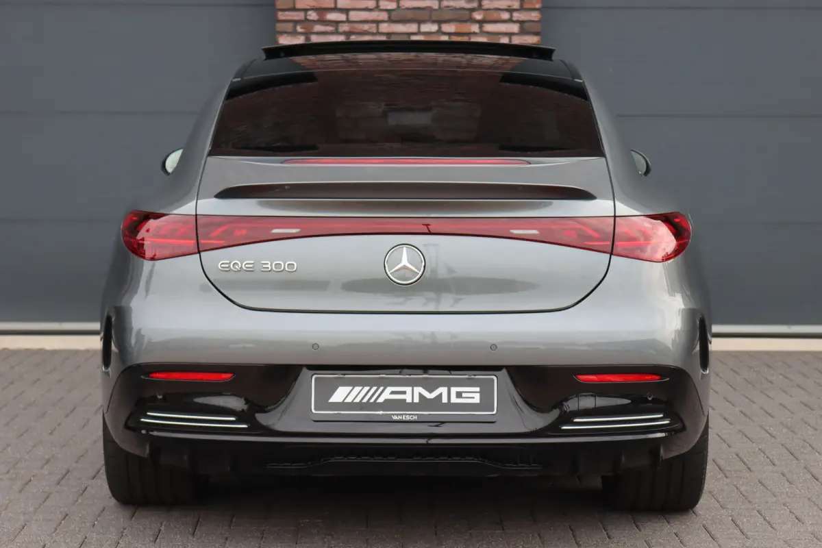 300 AMG Line 90 kWh | Luchtvering | Distronic | Panoramadak | Memory | Warmtepomp | Keyless Go | Camera | Dodehoekassistent |